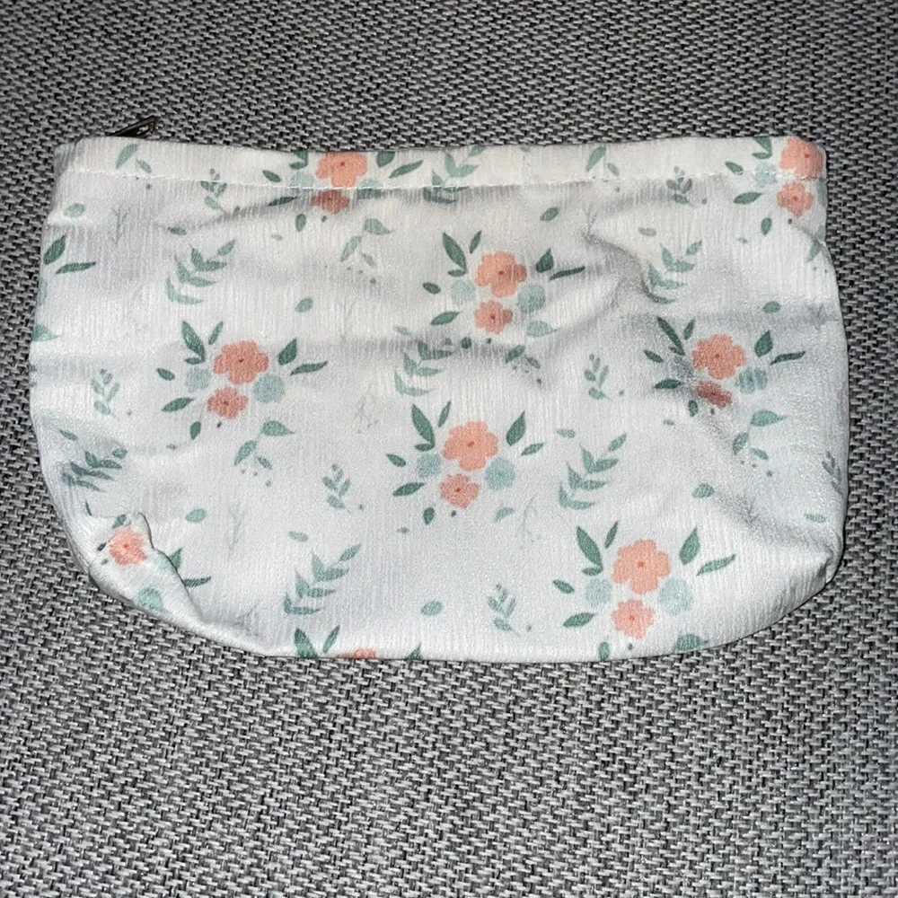 Makeup Pouch - Picture 1 of 5